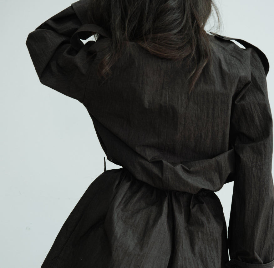 Pocket-decorated Waist-cinching Hunting-style Short Trench Coat