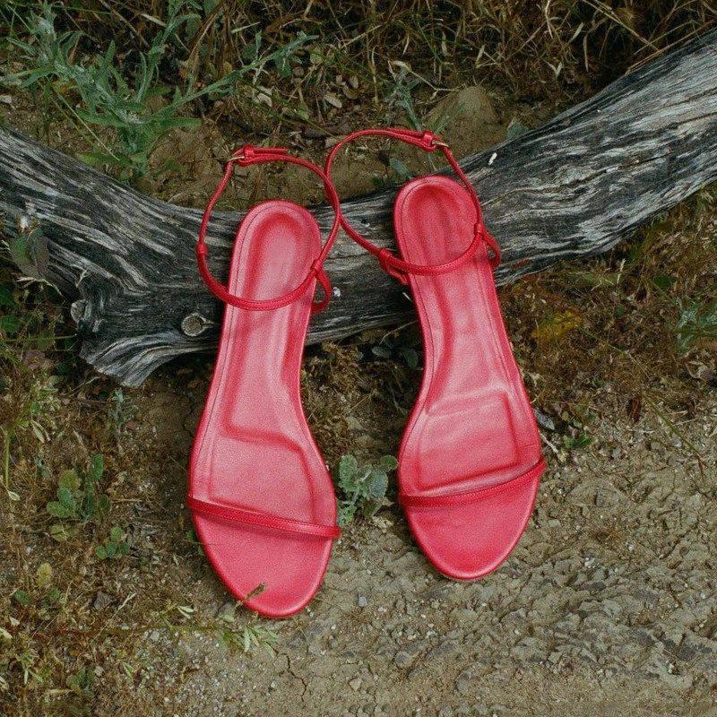 Womens Stylish Flat Sandals With A Single Strap
