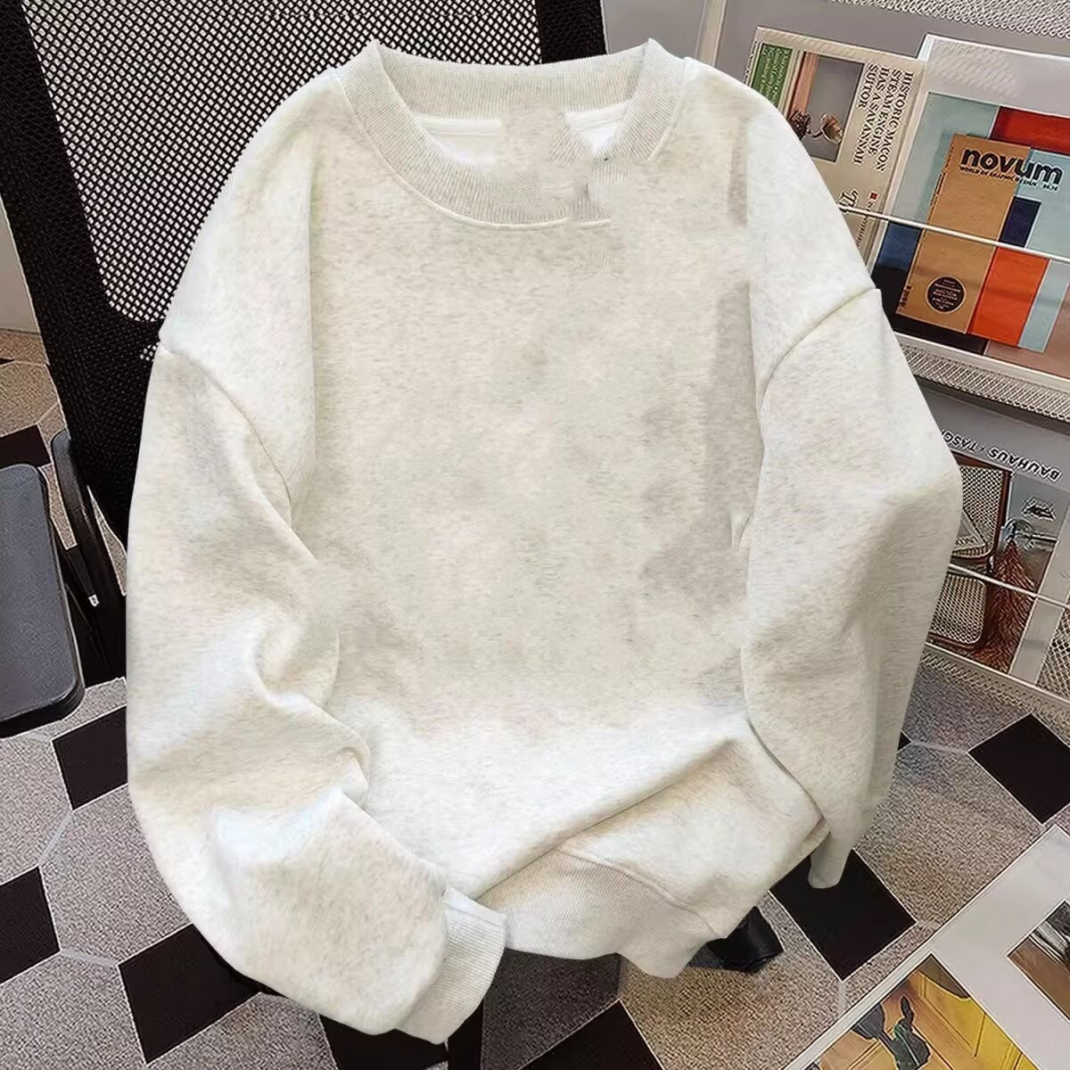Thickened Crew Neck Sweatshirt