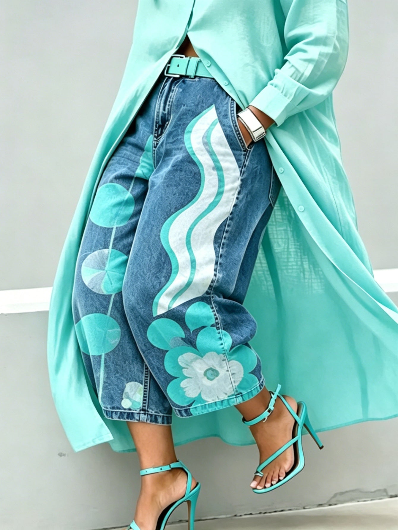 Mid-rise Wide-leg Denim Capri Pants