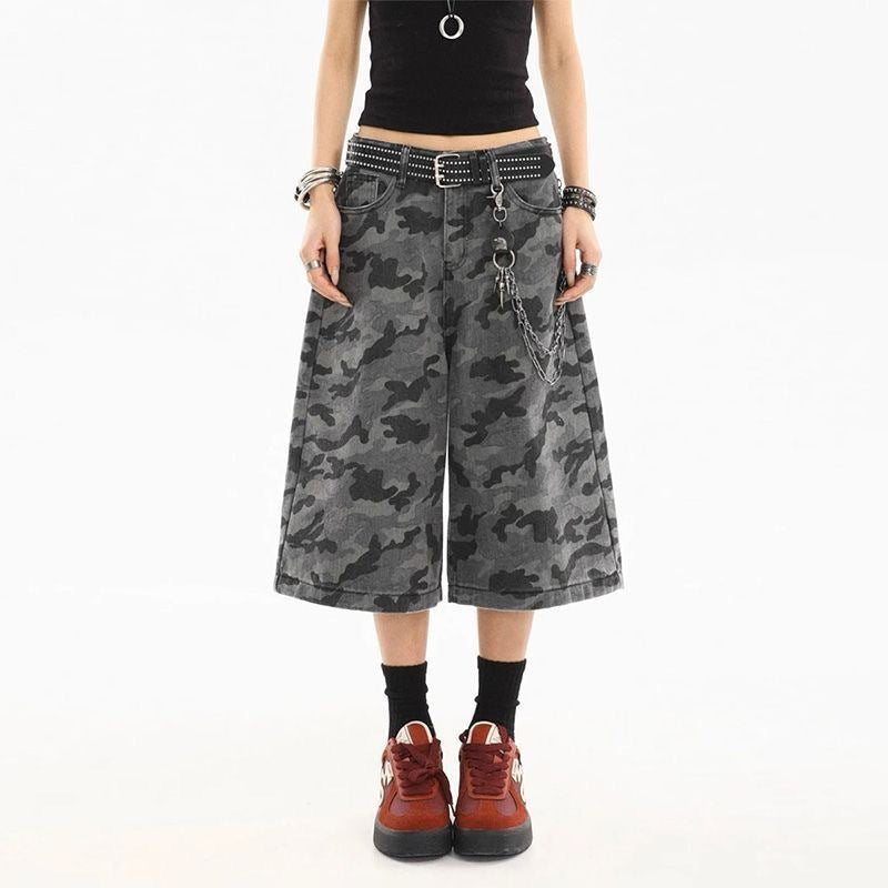 Retro Camouflage Cropped Denim Shorts For Women