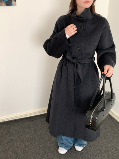Womens Long Wool Coat With A Single-breasted Design