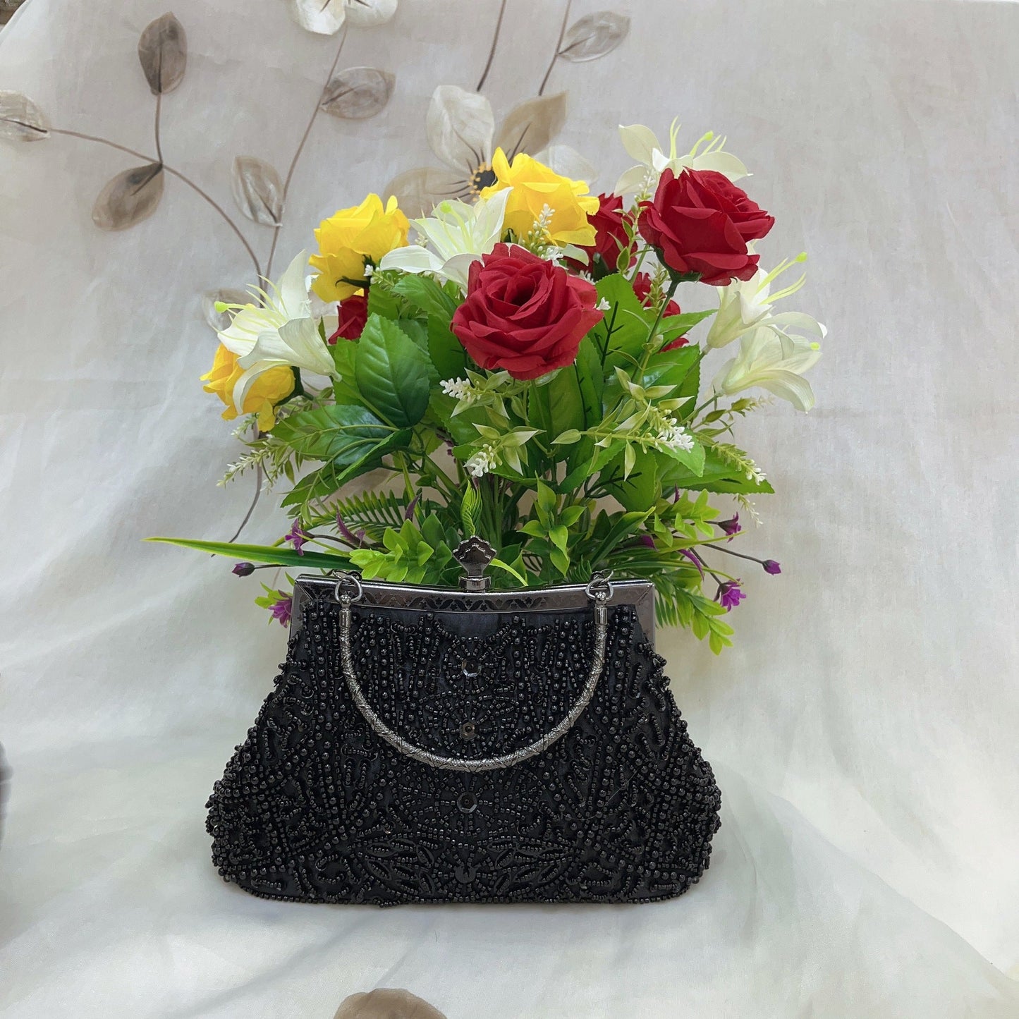 Retro Classic Fashionable Womens All-Handmade Beaded Handbag
