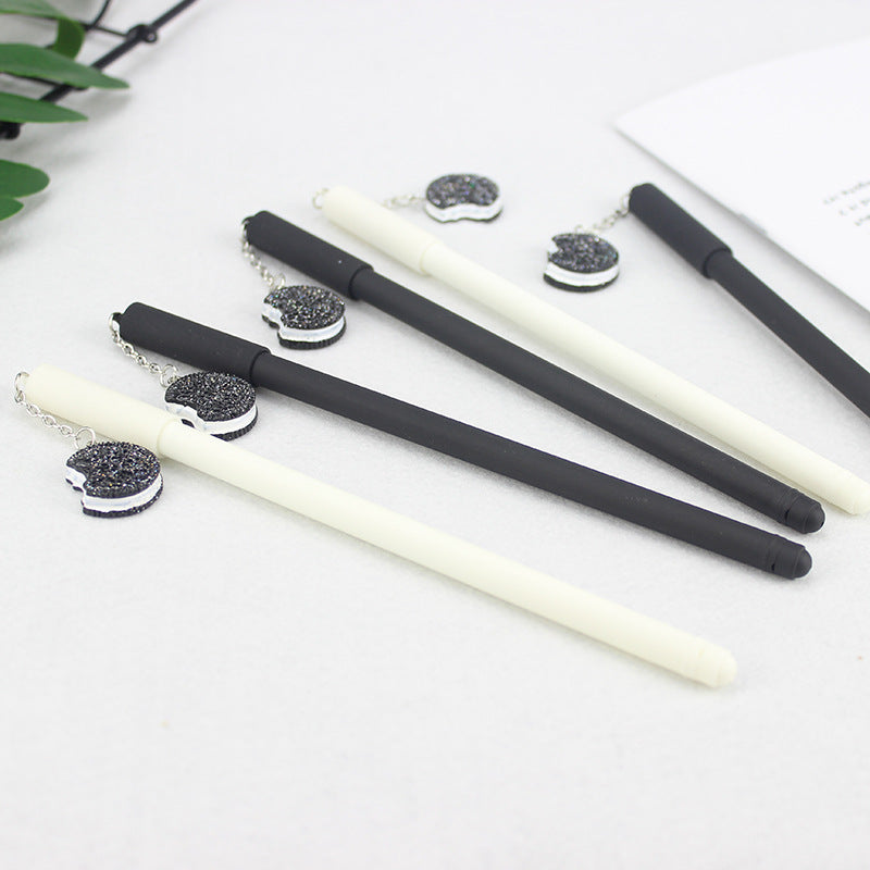 Popular Black and White Pendant Gel Pen