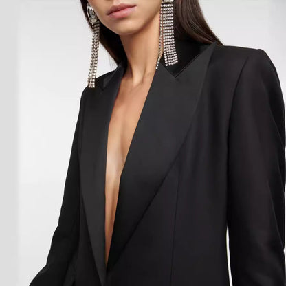 Elegant Tailored Womens Suit With A Sophisticated Jacket
