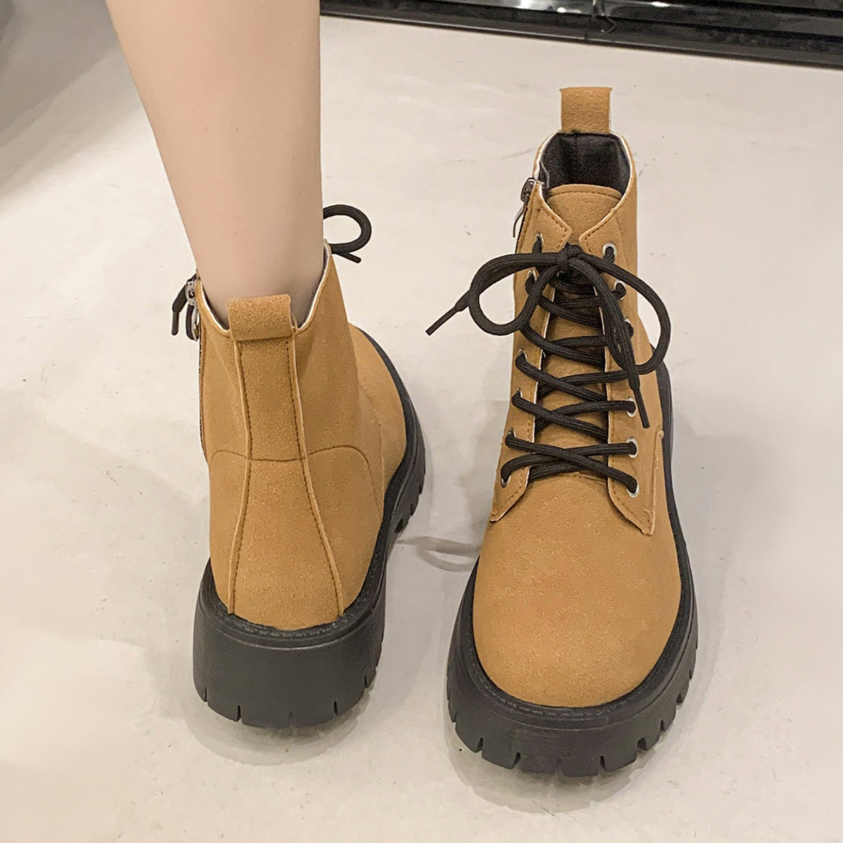 2026 New Fashion Lace Up Combat Boots Women Korean Style Block Heel Platform Elegant Ankle Boots Trending Street Fashion Boots