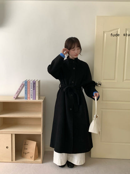 Womens Long Wool Coat With A Single-breasted Design