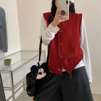 Design Focused Round Neck Ribbed Knit Vest With Wooden Buttons