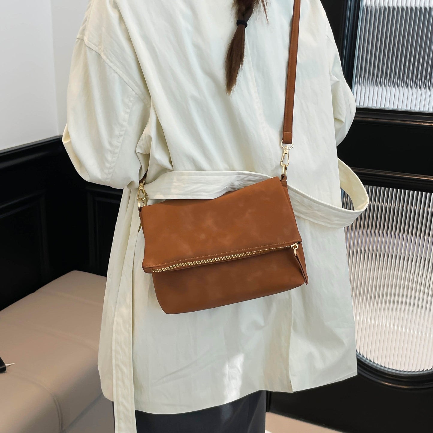 Urban Minimalist Envelope-Style Flap Saddle In PU Leather Crossbody Shoulder Bag