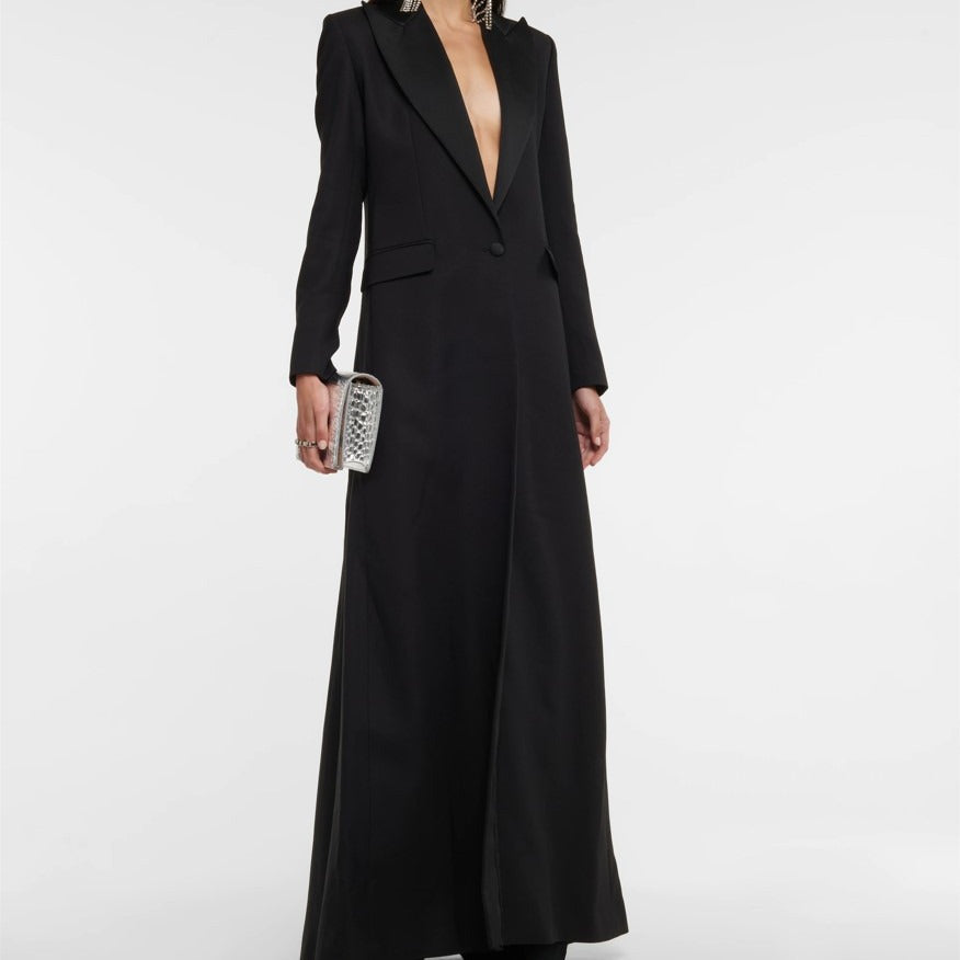 Elegant Tailored Womens Suit With A Sophisticated Jacket