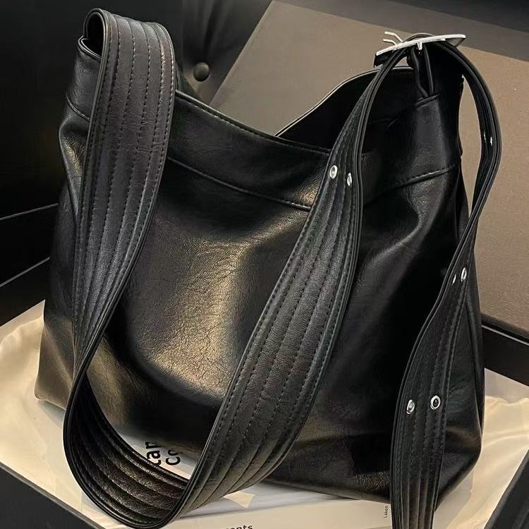 Womens Stylish Large-capacity Shoulder And Crossbody Bag