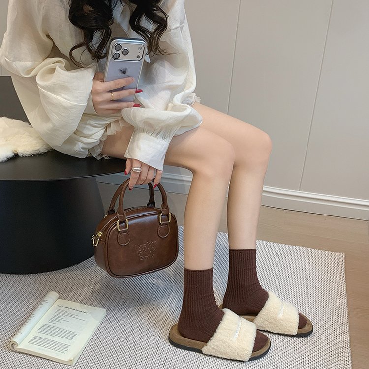 2026 Autumn New Women's Lamb Wool Flat Slippers, Soft Sole Non-Slip Versatile Fashion Furry Slides For Outdoor Wear