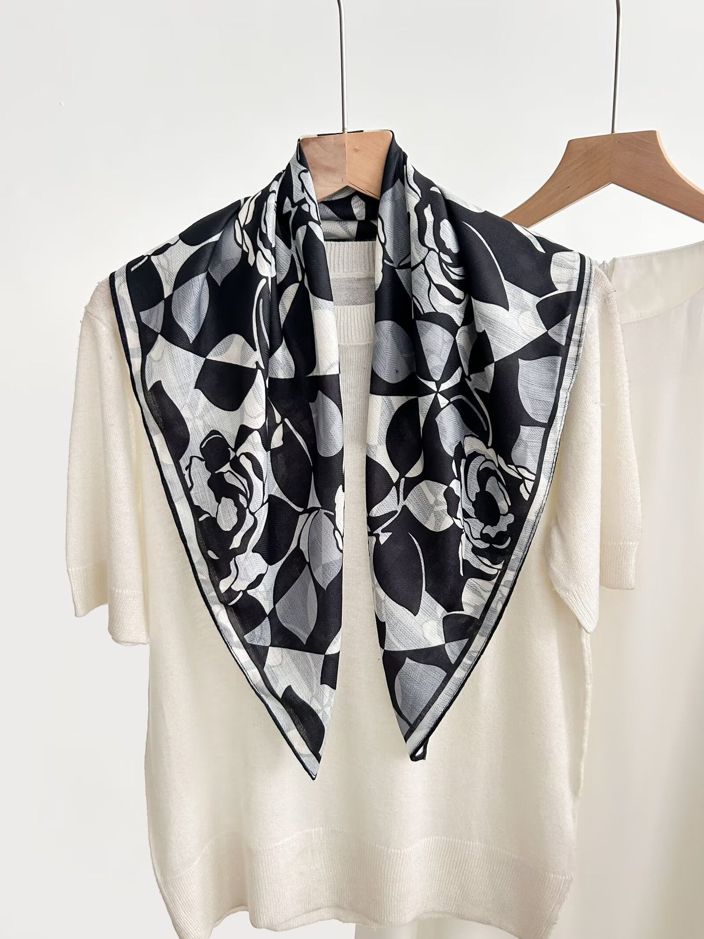 Women's Vintage High-end Outer Silk Scarf