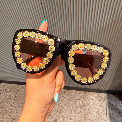 Retro Exaggerated Oversized Heart-shaped Cat-eye Sunglasses For Women