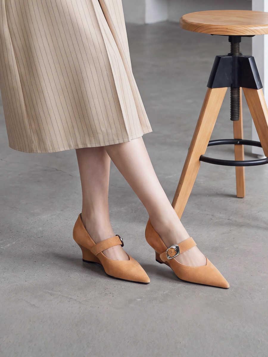 One-pointed Single-shoe High-heeled Woman