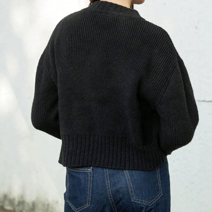 Womens Knitted Long-sleeve Sweater With A Round Neck And Zipper