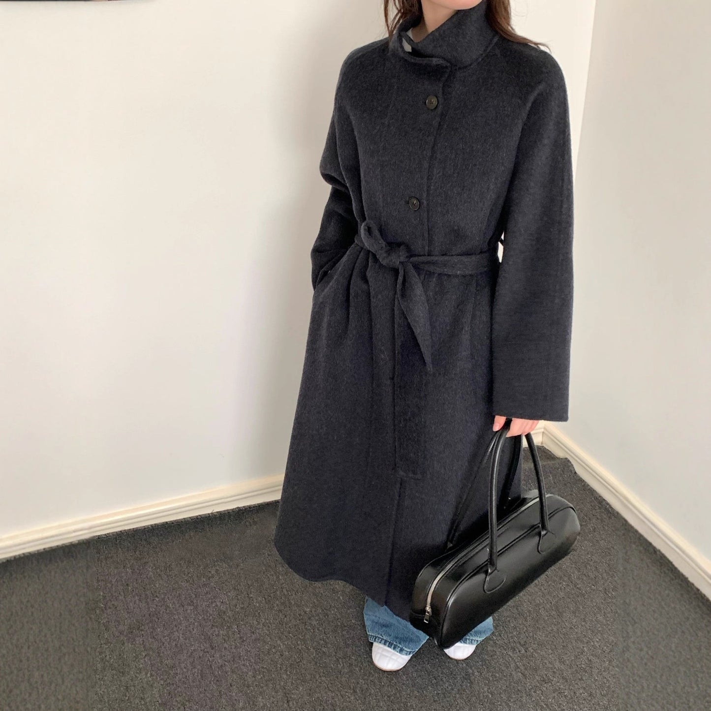 Womens Long Wool Coat With A Single-breasted Design