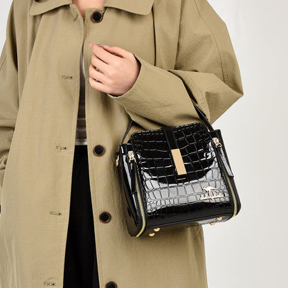 Womens Large-capacity Stylish One-shoulder Crossbody Bag