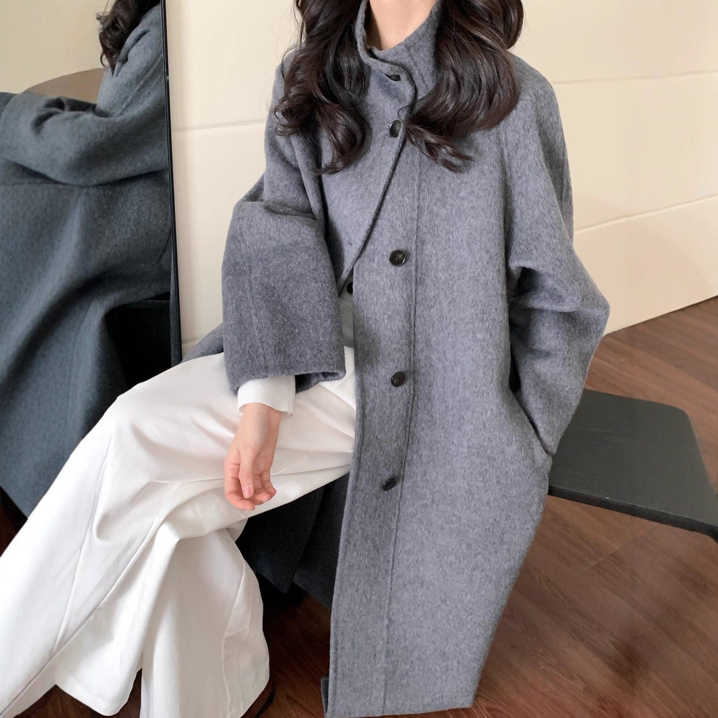Womens Long Wool Coat With A Single-breasted Design