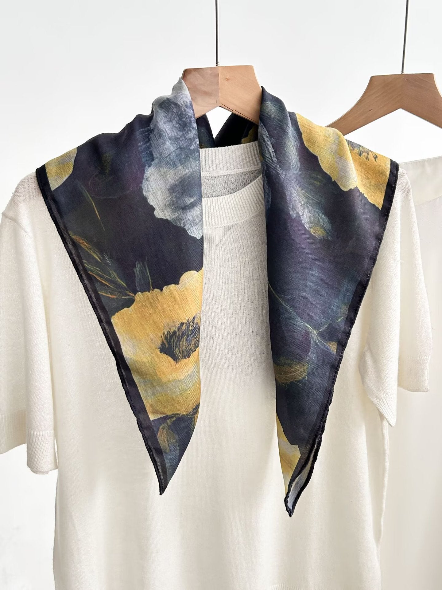 Women's Vintage High-end Outer Silk Scarf