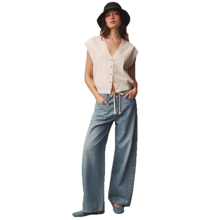Womens Casual V-neck Knit Vest With A Fitted Waist Perfect For Layering Or Wearing Solo As An Outer Layer