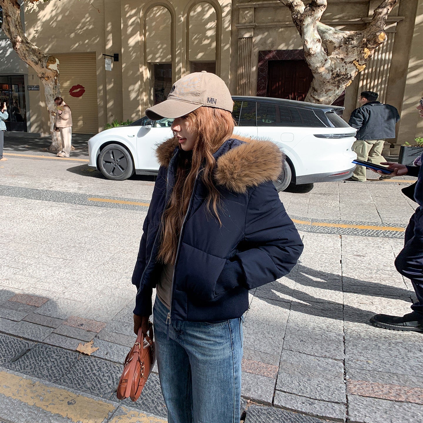 Womens Stylish Waist-cinching Figure-flattering Cropped Coat With A Large Fur-lined Hood