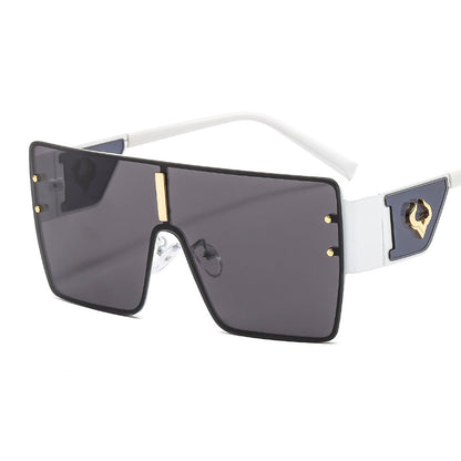 European And American Oversized One-piece Metal Sunglasses With Ox-head EmbellishmentVintage Style