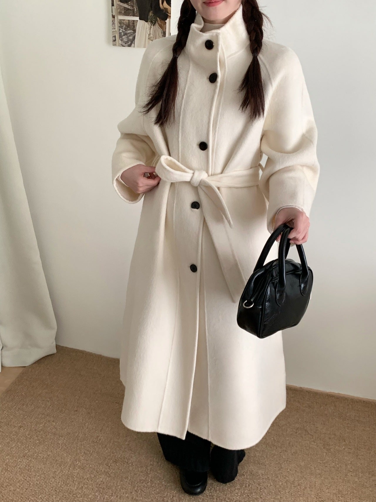 Womens Long Wool Coat With A Single-breasted Design