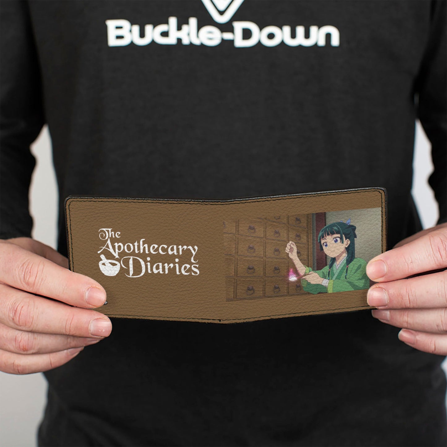 Bi-Fold Wallet - THE APOTHECARY DIARIES Mamao Pose and Title Logo Brown