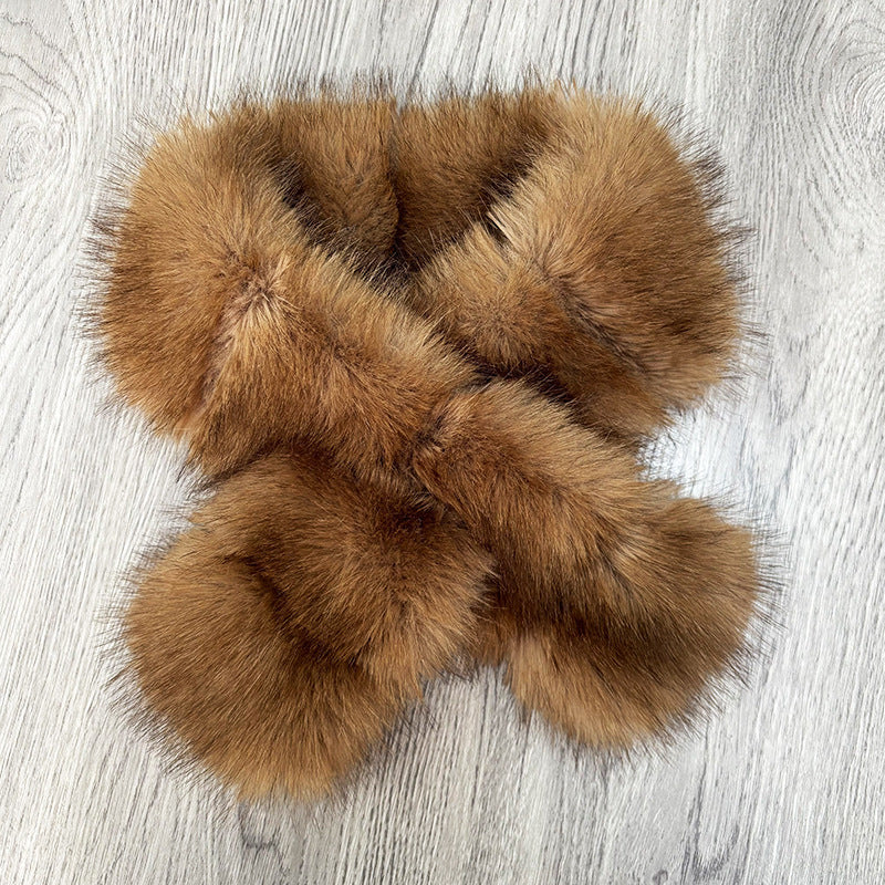 Segmented And Pieced-together Wool Patches And Plush Materials, Cross-knitted Together, Presenting A Mature And Elegant Style, Paired With A Coat And Fur.