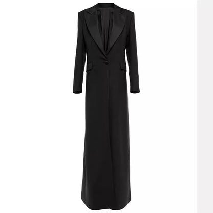 Elegant Tailored Womens Suit With A Sophisticated Jacket