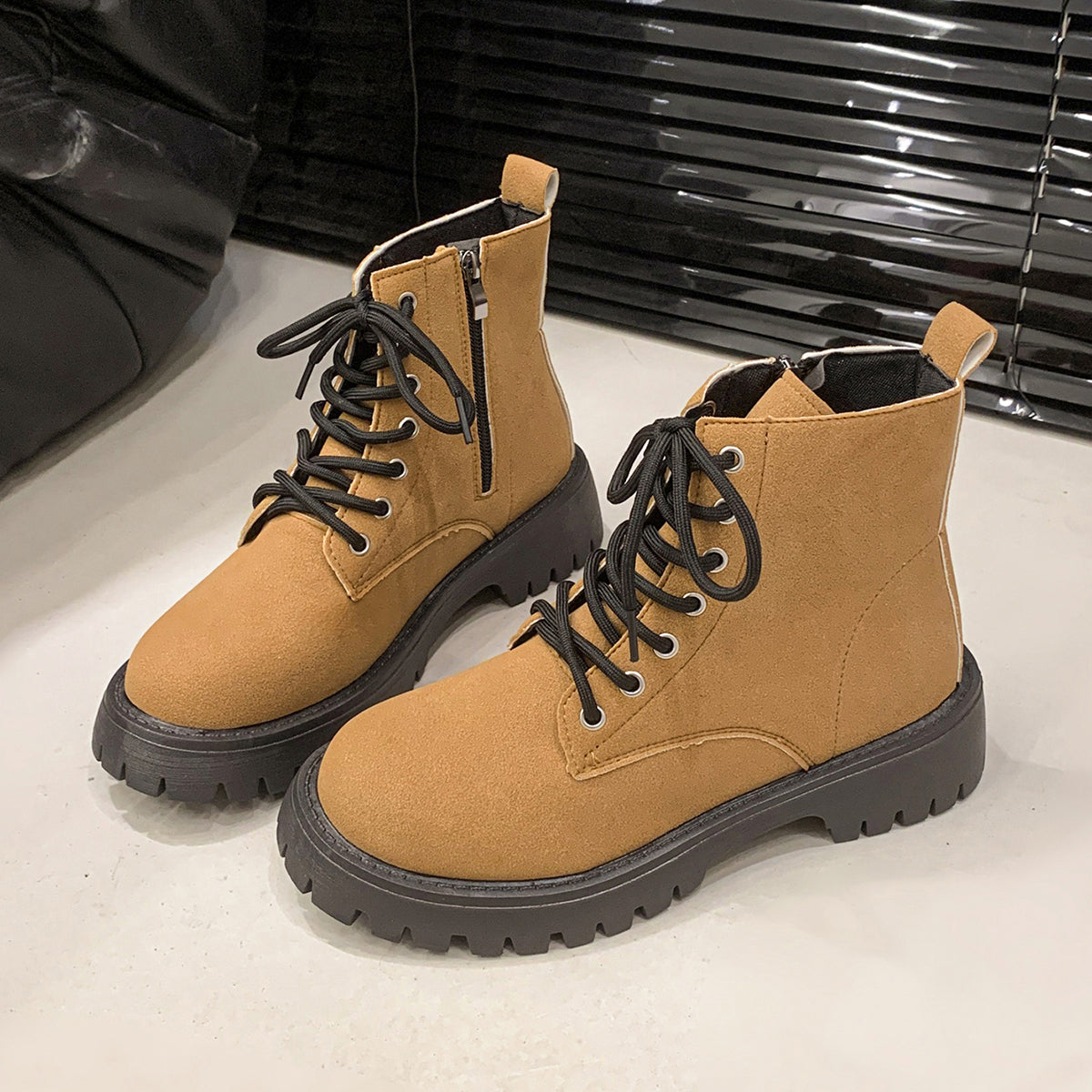 2026 New Fashion Lace Up Combat Boots Women Korean Style Block Heel Platform Elegant Ankle Boots Trending Street Fashion Boots