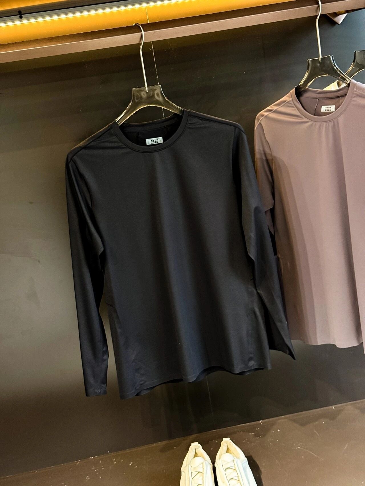 Men's Crew Neck Long Sleeve T-Shirt, High Stretch Seamless Functional Base Layer Top, Versatile Athletic Undershirt For Commuting Outdoor Spring Fall