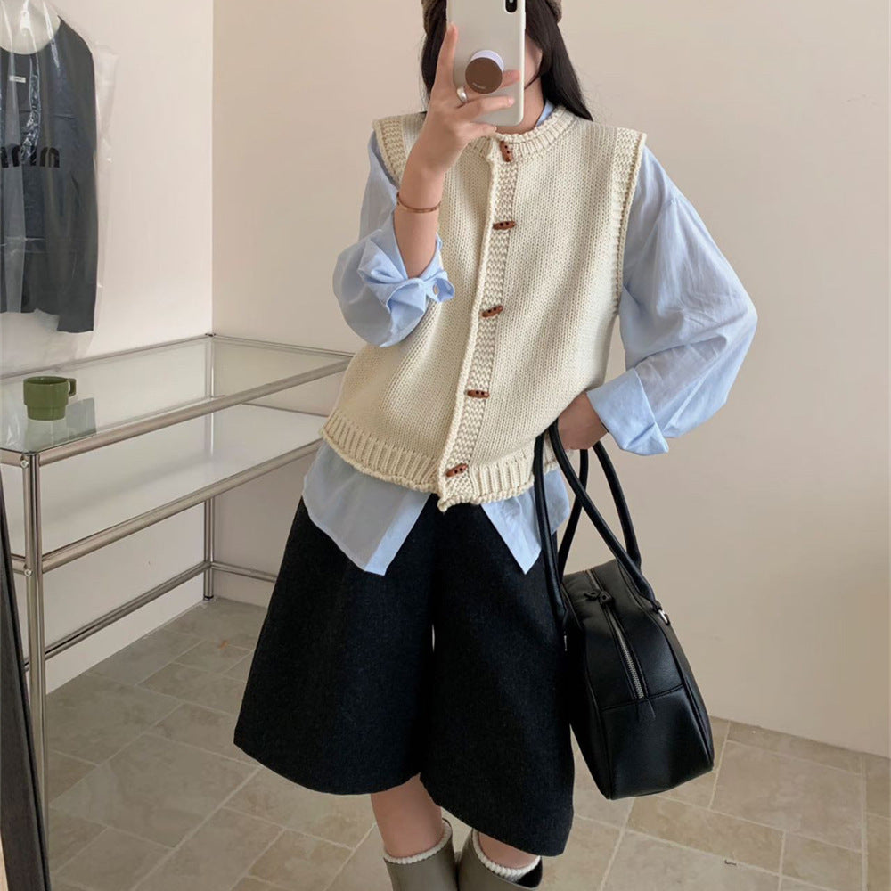 Design Focused Round Neck Ribbed Knit Vest With Wooden Buttons