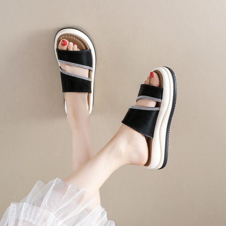 Women's Slippers Summer Outdoor New Comfortable Stylish High End Beach One Strap Slide Sandals For Dresses