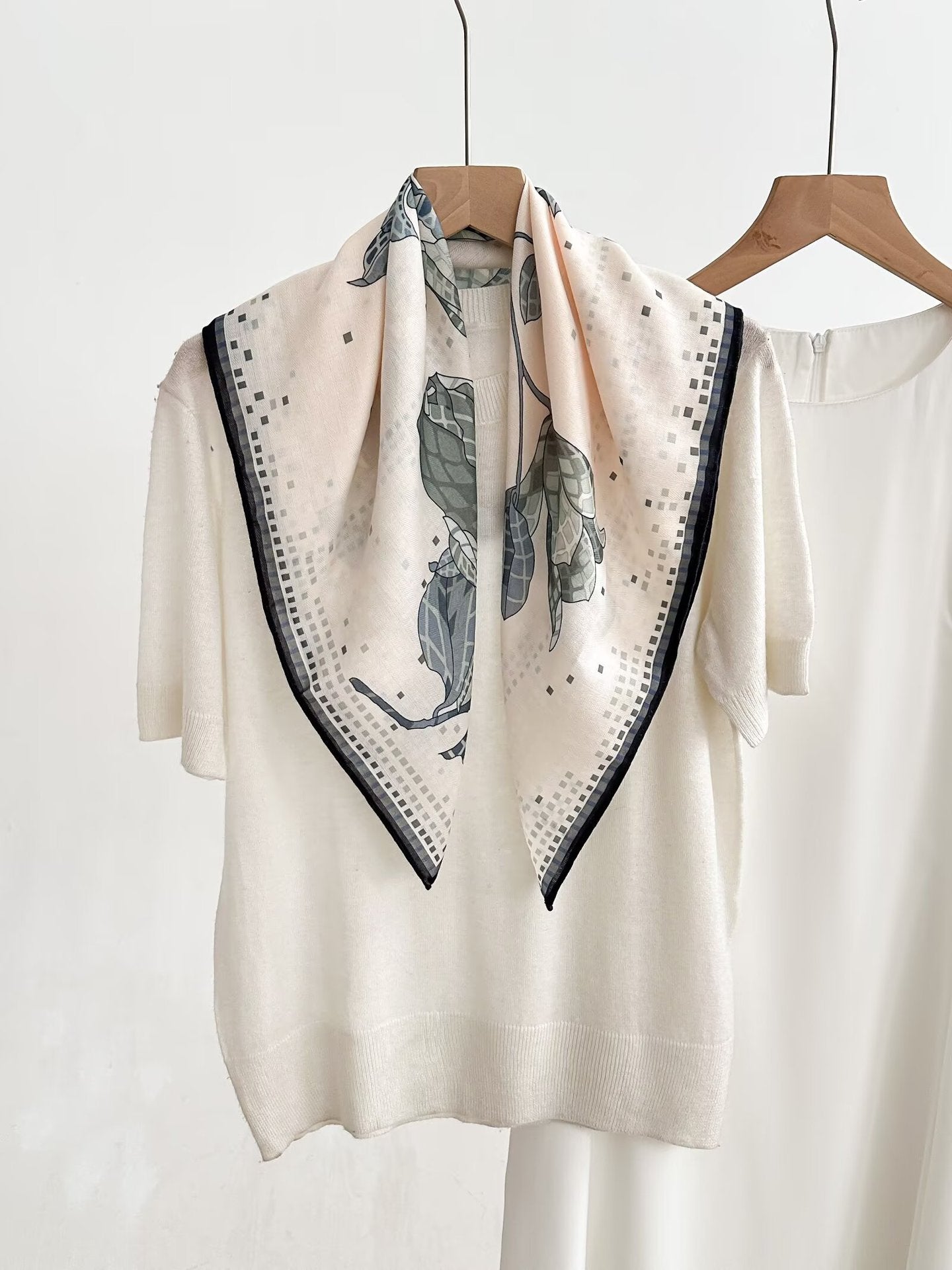 Women's Vintage High-end Outer Silk Scarf