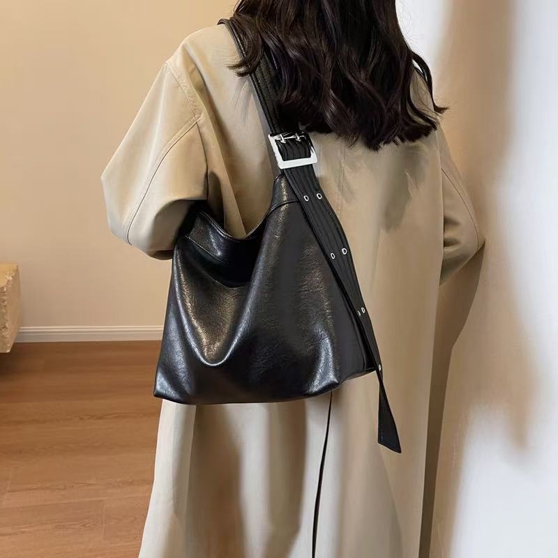 Womens Stylish Large-capacity Shoulder And Crossbody Bag