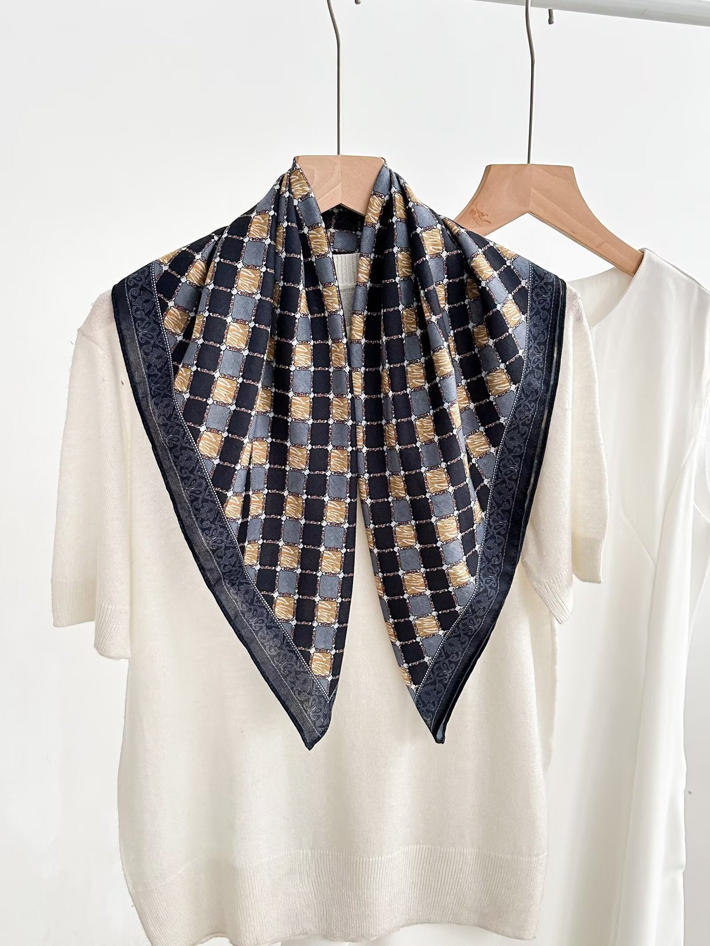 Women's Vintage High-end Outer Silk Scarf