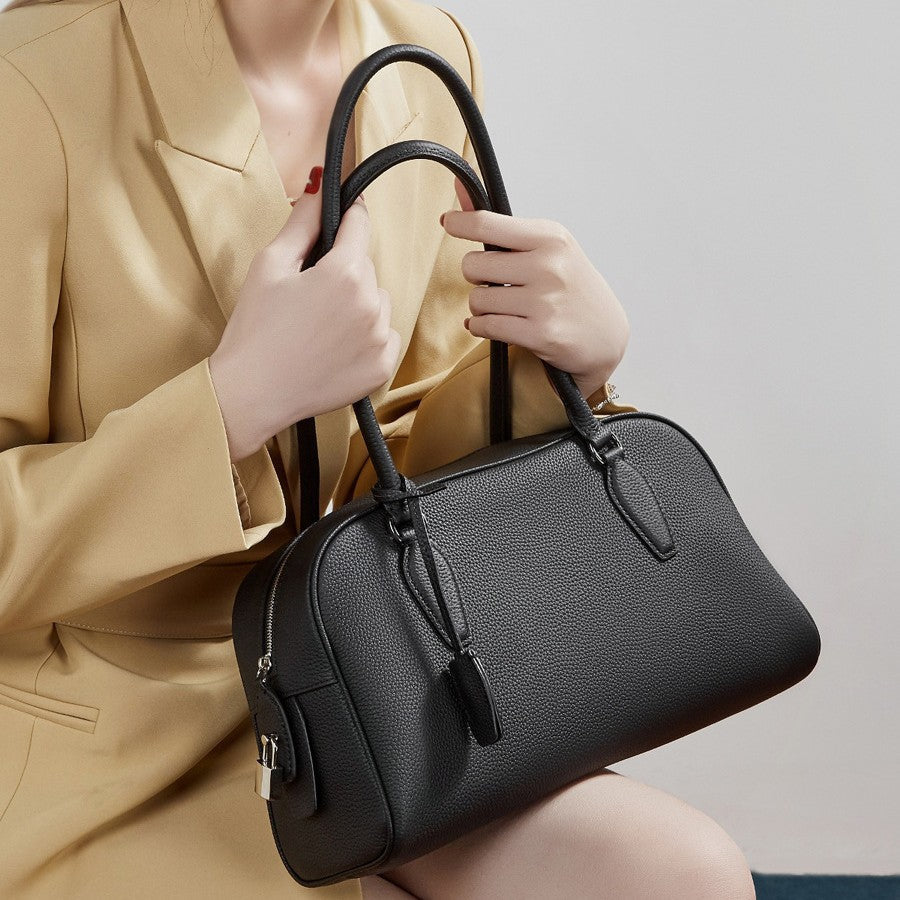 Leather Niche Shoulder Bag With A Long Handle
