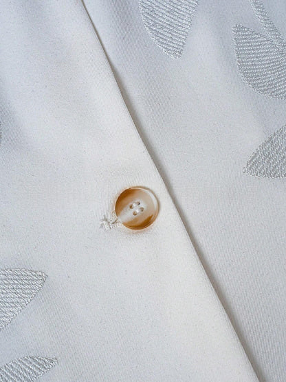 Elegant Embroidered Womens Suit With A Mandarin Collar And Pockets