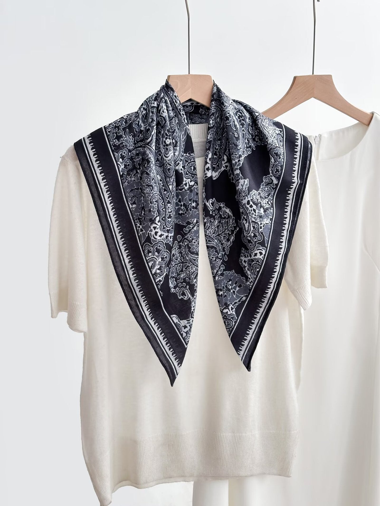 Women's Vintage High-end Outer Silk Scarf