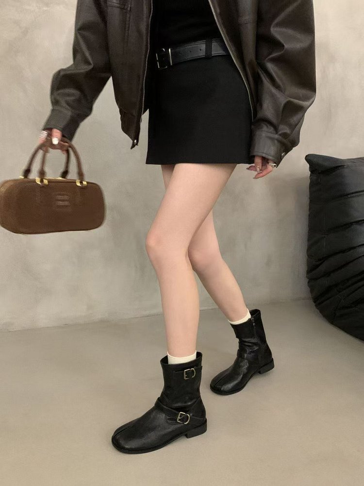 Women's Retro British Style Belt Buckle Martin Boots, New 2026 Autumn & Winter Niche Design Fake Split Toe Slim-Fit Boots