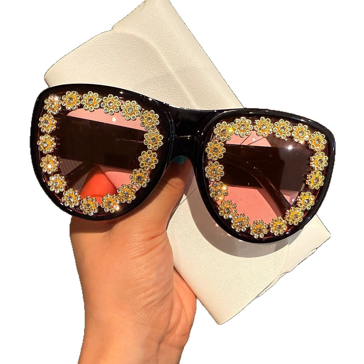 Retro Exaggerated Oversized Heart-shaped Cat-eye Sunglasses For Women