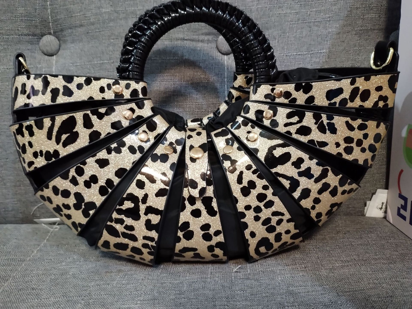 New Niche Hollow-out Inner-pocket Shell Handbag