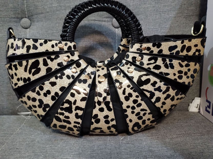 New Niche Hollow-out Inner-pocket Shell Handbag