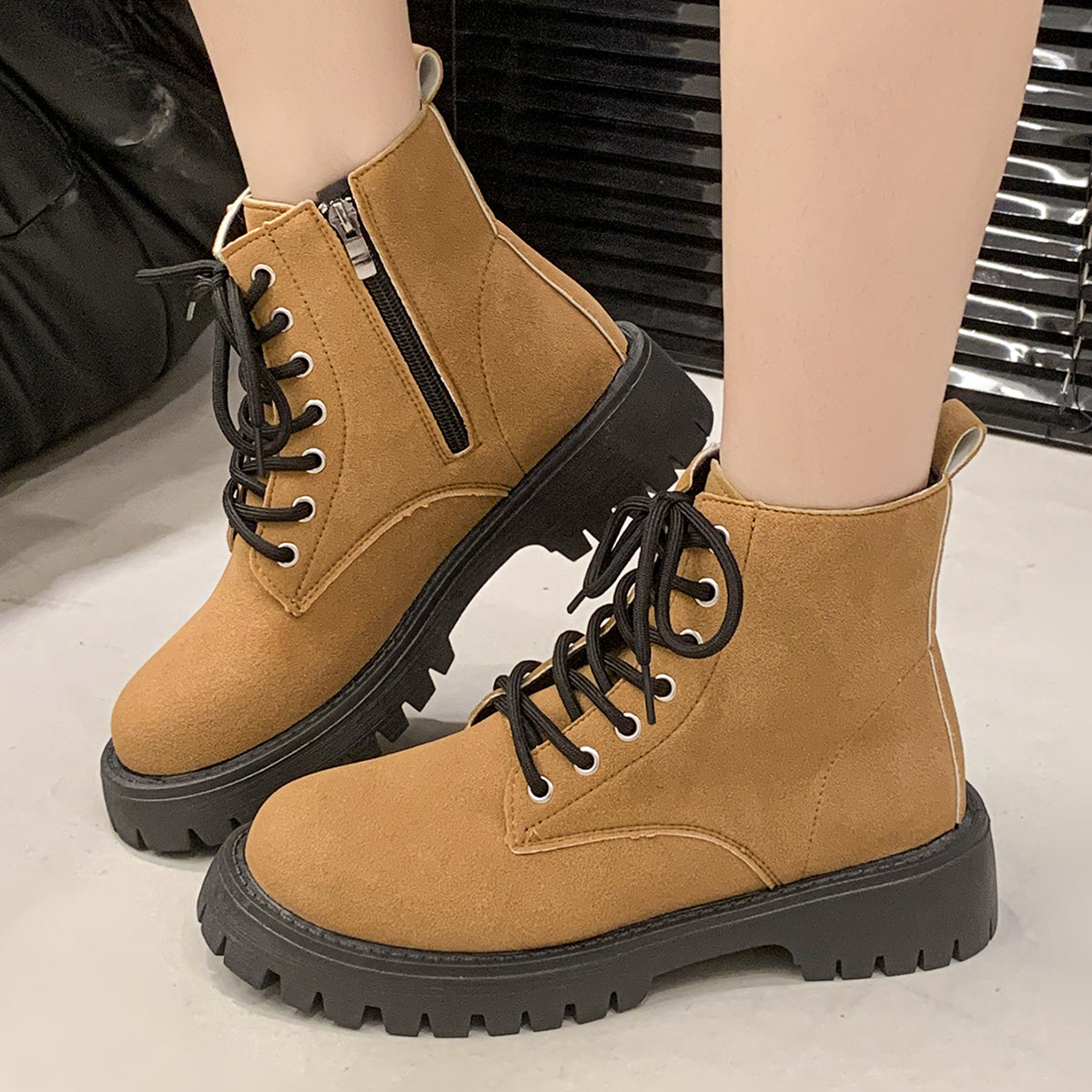 2026 New Fashion Lace Up Combat Boots Women Korean Style Block Heel Platform Elegant Ankle Boots Trending Street Fashion Boots