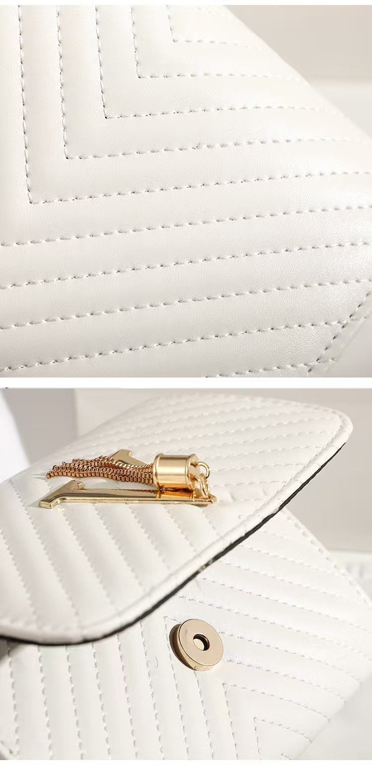 A New Trendy Women's Bag With A Striped Body And Floral Design, A V-shaped Tassel Decorated Crossbody Bag
