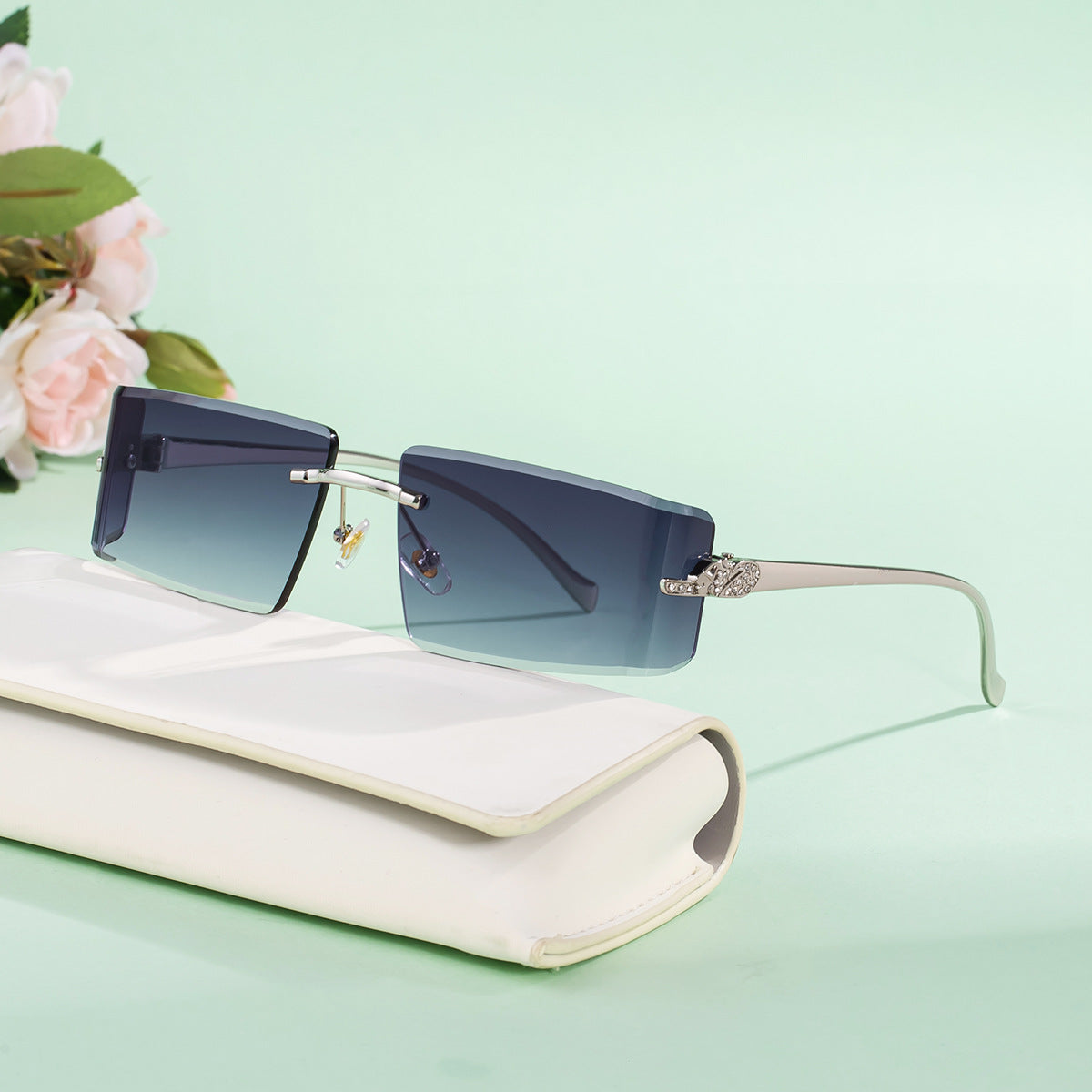 Womens High-end, Diamond-embellished, Curved, Rimless Sunglasses In European And American Style