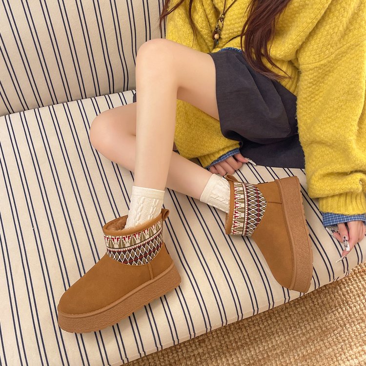 Women's Short Snow Boots, New 2026 Winter Fleece Lined Thickened Warm Fashion Platform Snow Boots