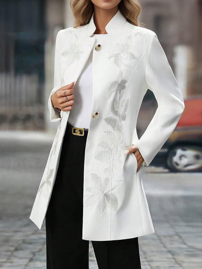 Elegant Embroidered Womens Suit With A Mandarin Collar And Pockets